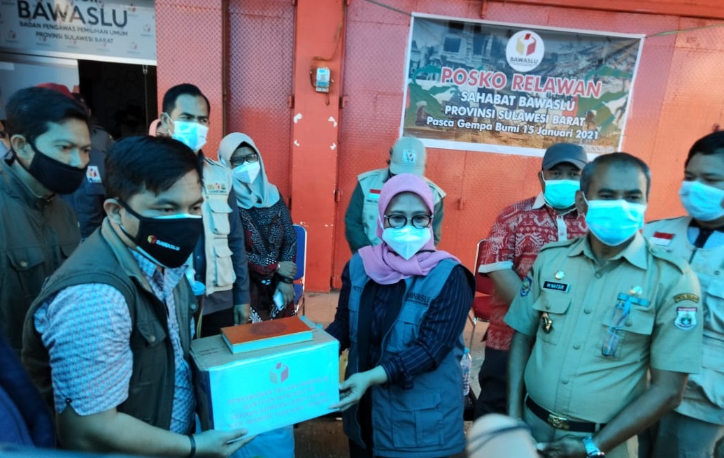 Salurkan Bantuan Logistik, Ratna Dewi Pettalolo : Kita Memiliki Hutang Budi Kepada Sulawesi Barat