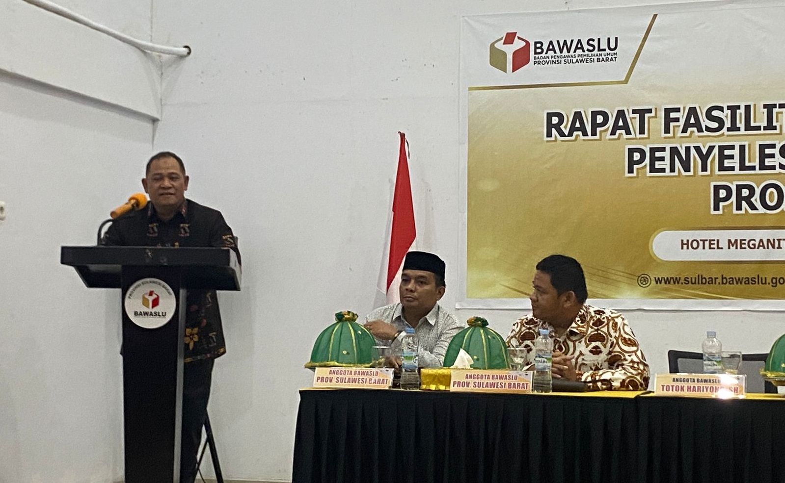 Rapat Fasilitasi dan Pembinaan Penyelesaian Sengketa Proses Pemilu, Totok : Demokrasi Sebagai Alat Untuk Sejahterakan Rakyat