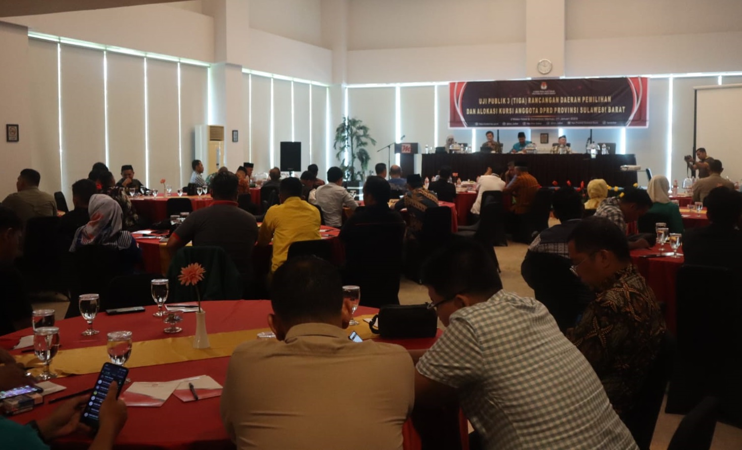 Uji Publik 3 Rancangan Penataan Dapil dan Alokasi Kursi DPRD Provinsi, Dorong KPU Sulbar Akomodir Masukan Masyarakat