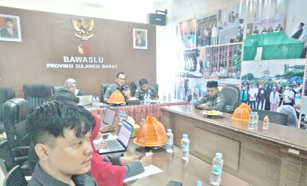 Exit Meeting Hasil Review LAKIP dan LHKPN Bawaslu Sulbar