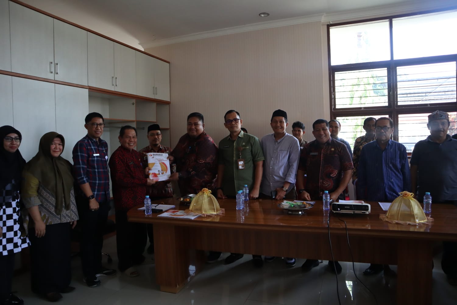 Tindak Lanjut Pembahasan Anggaran Pemilihan Kepala Daerah Serentak 2024 Antara TAPD Dan Bawaslu Sulbar
