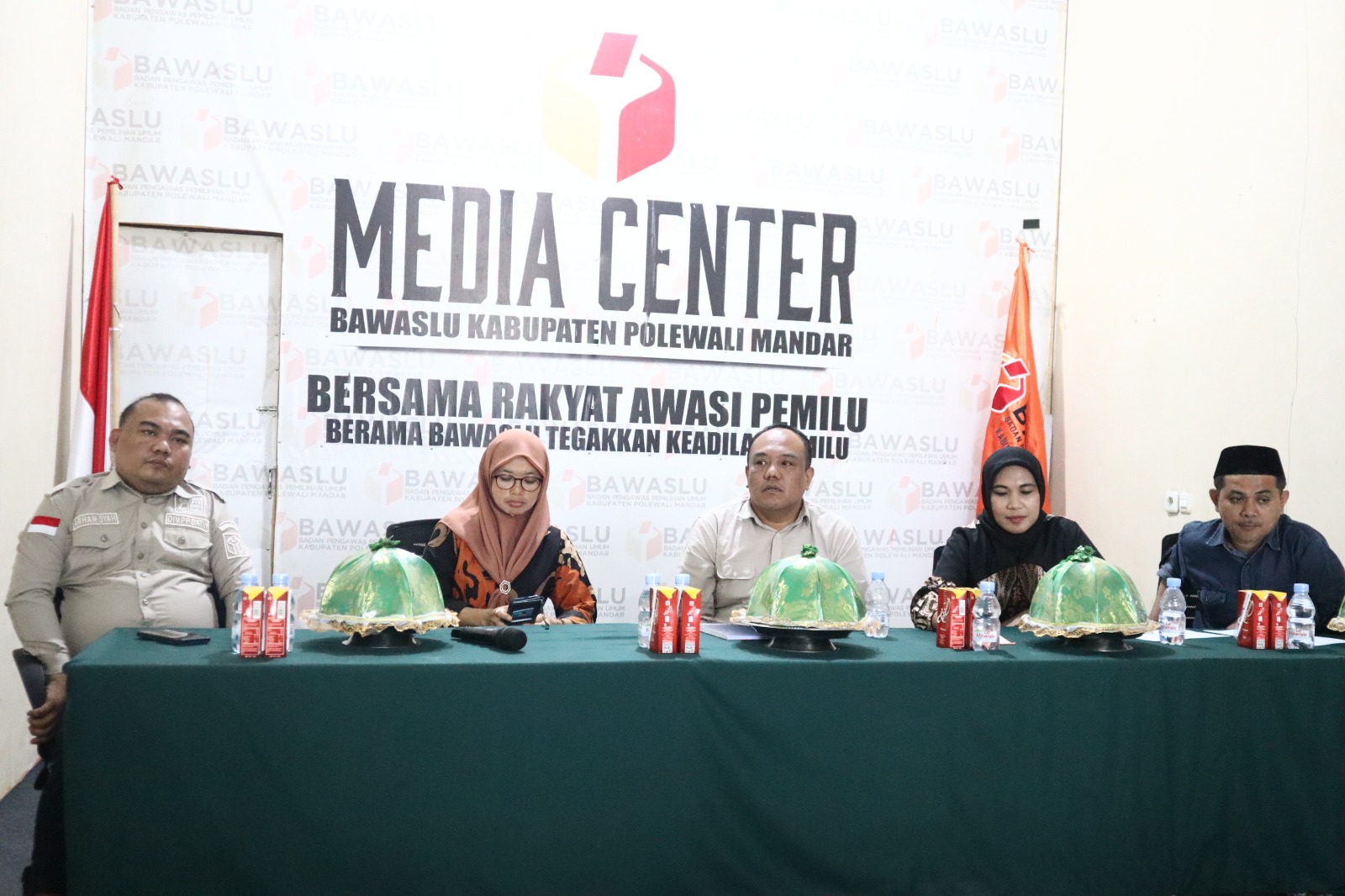 Bawaslu Sulbar Gelar Rapat Evaluasi Pengawasan Tahapan Penyusunan DPTB Dan DPK Pemilu 2024.