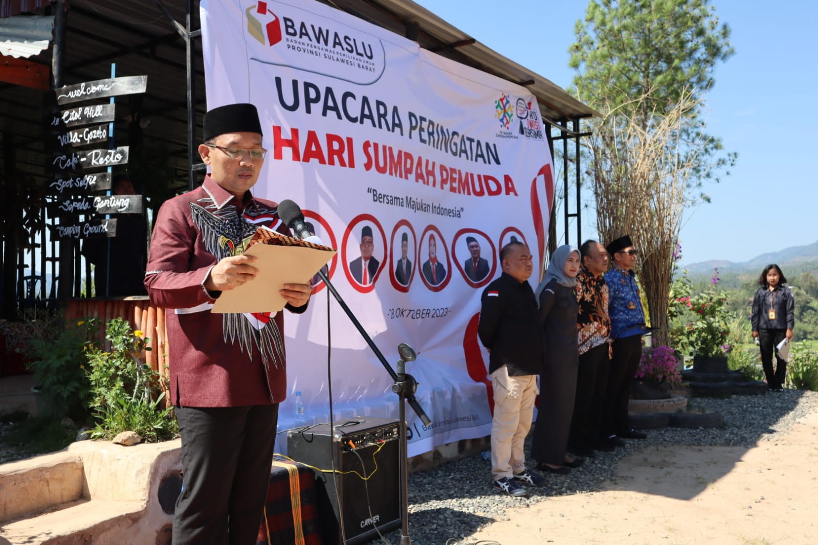 Bawaslu Sulbar Memperingati Sumpah Pemuda ke-95 di Lembah Quarles Mamasa