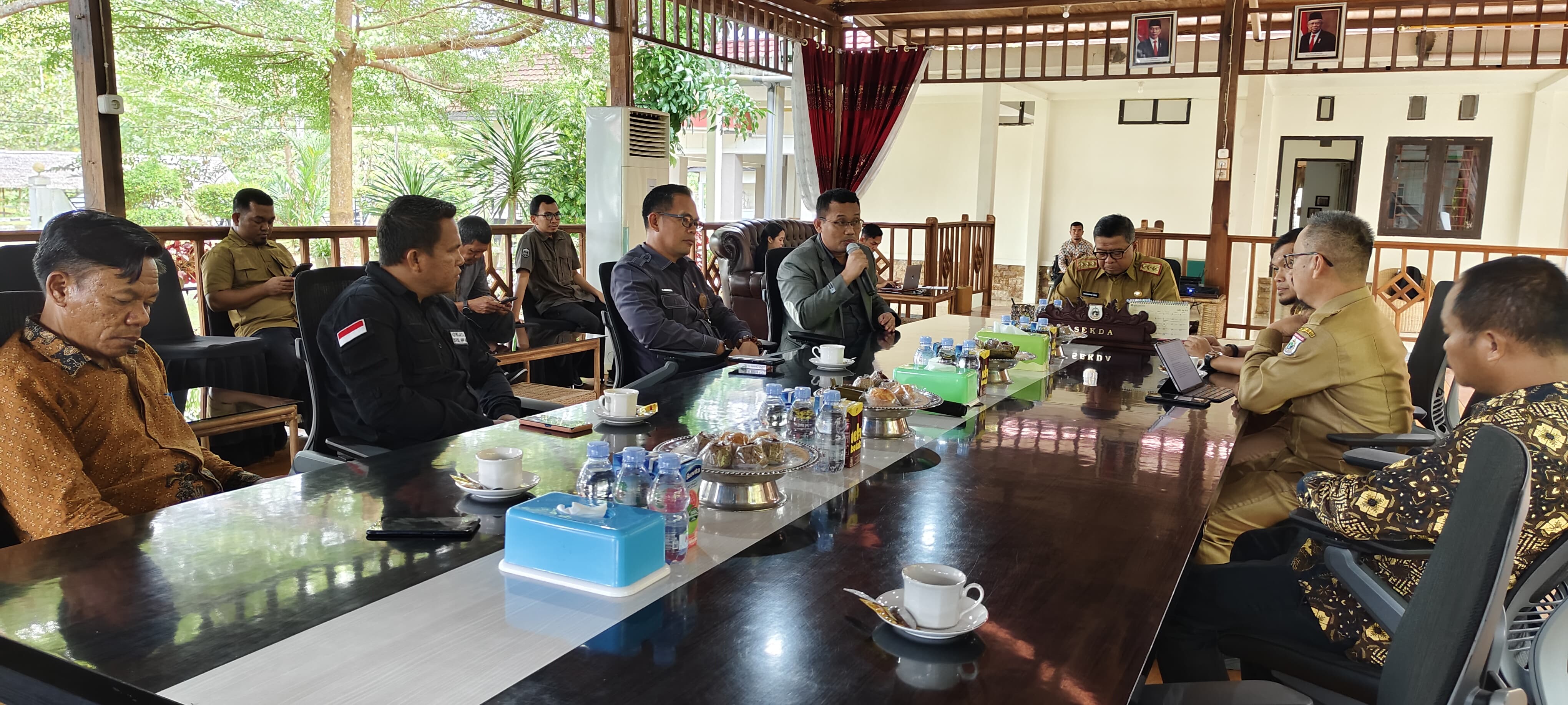 Pertemuan Penting Bahas Pengalokasian Dana Hibah Pilkada Mamasa: Bawaslu Sulbar Tekankan Pentingnya Kelancaran Proses Demokratis