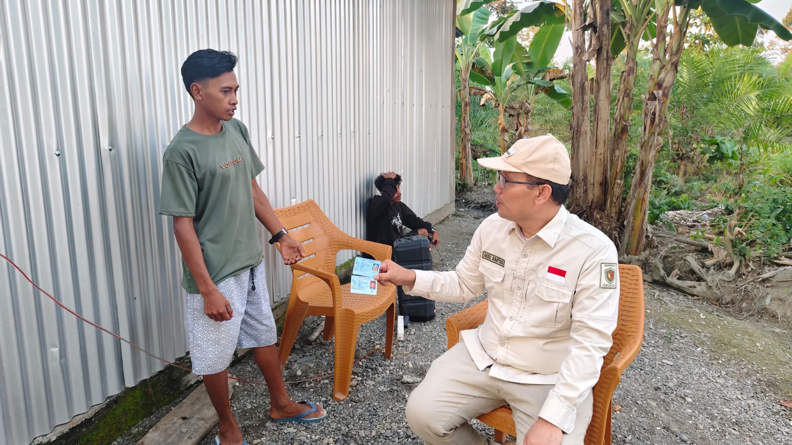 Memastikan Daftar Pemilih Akurat, Ketua Bawaslu Sulbar Melakukan Monitoring Di Wilayah Perbatasan Kabupaten Dengan Kabupaten Mamuju Tengah