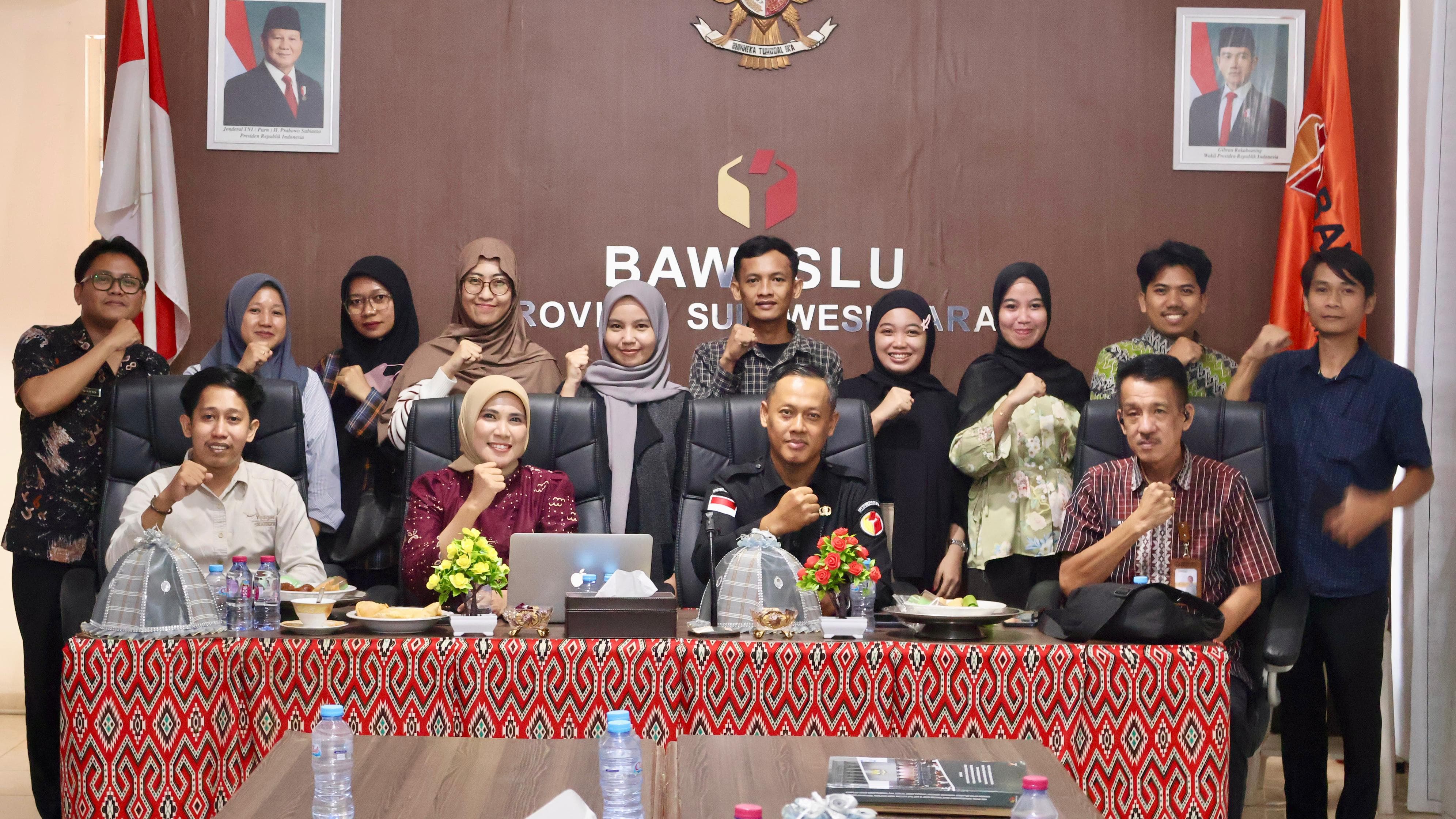 Poto bersama dengan Forum Penggerak Pengawas Partisipatif (FP2P)