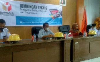 Bimtek Kehumasan, Fitrinela : Menulis Berita, Keunggulan Kompetitif Menuju Pemilu Serentak Tahun 2024