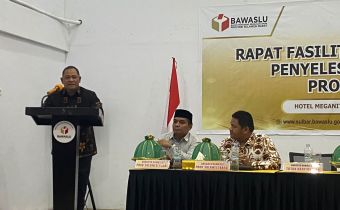 Rapat Fasilitasi dan Pembinaan Penyelesaian Sengketa Proses Pemilu, Totok : Demokrasi Sebagai Alat Untuk Sejahterakan Rakyat