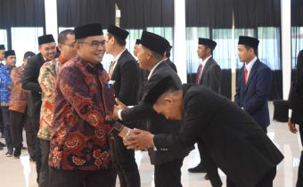 Pelantikan Anggota Panwaslu Kecamatan se-Mamuju Tengah, Usman Tekankan Tata Kerja dan Pola Hubungan