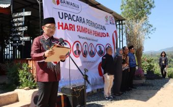 Bawaslu Sulbar Memperingati Sumpah Pemuda ke-95 di Lembah Quarles Mamasa