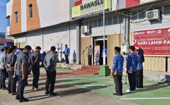 Bawaslu Sulbar Gelar Upacara Peringatan Hari Lahir Pancasila