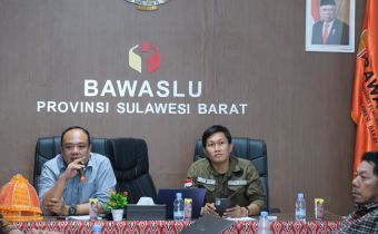 Segera Selesaikan Penginputan Data Adhoc, Bawaslu Sulbar Undang Operator